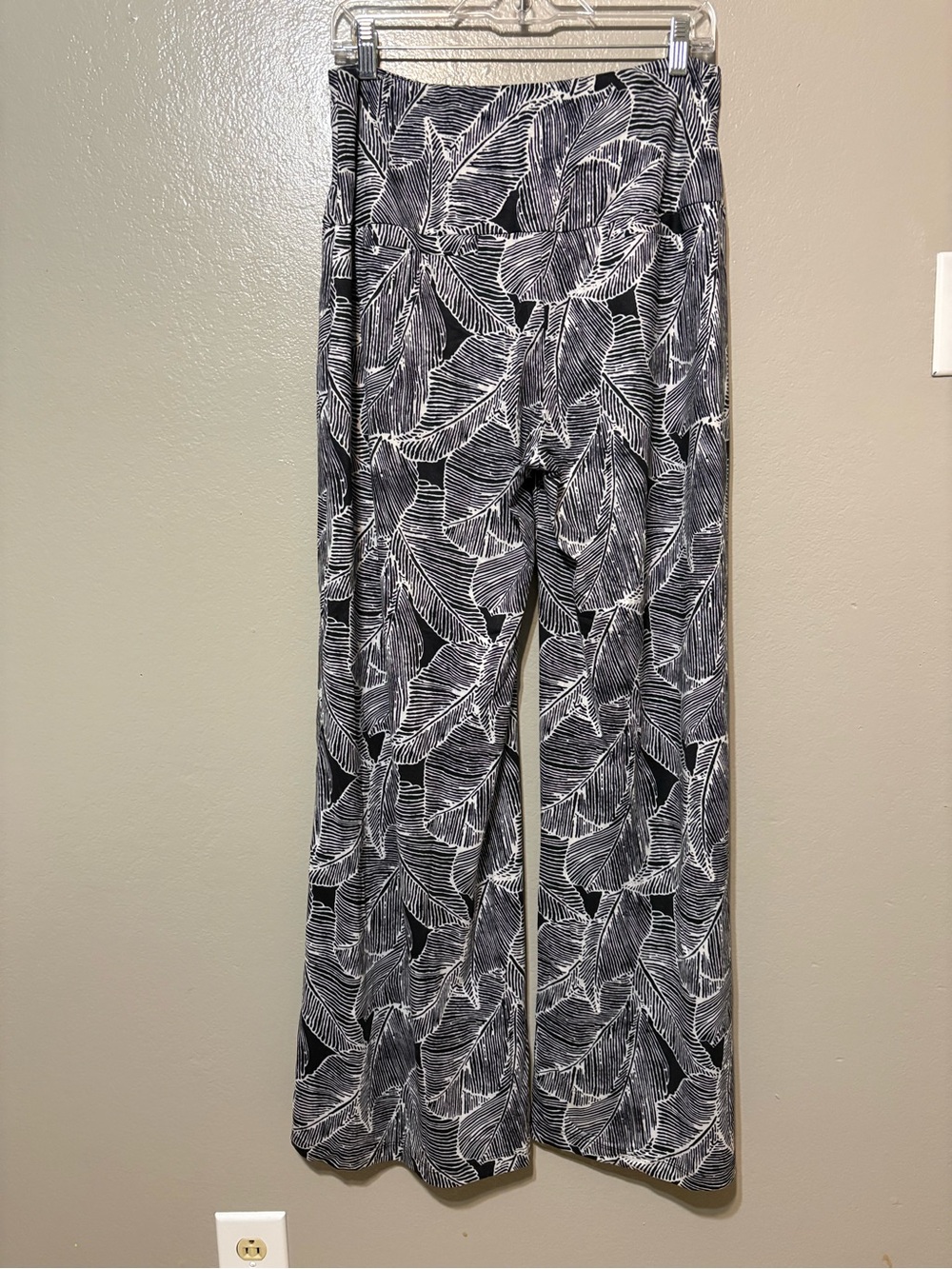Arolina Wide Leg Printed Women's Pants - Black & White Size XL - Picture 5 of 15